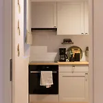 Charming & 1br Ap 2 Balconies -old Town Apartment Bucharest
