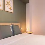 Charming & 1br Ap 2 Balconies -old Town Bucharest
