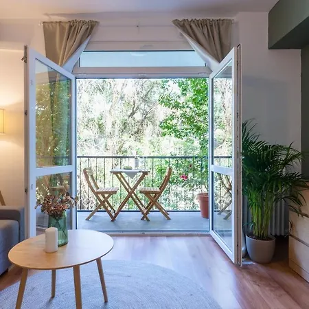 Charming & 1br Ap 2 Balconies -old Town Apartment Bukarest