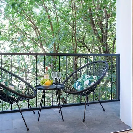 Charming & 1br Ap 2 Balconies -old Town *