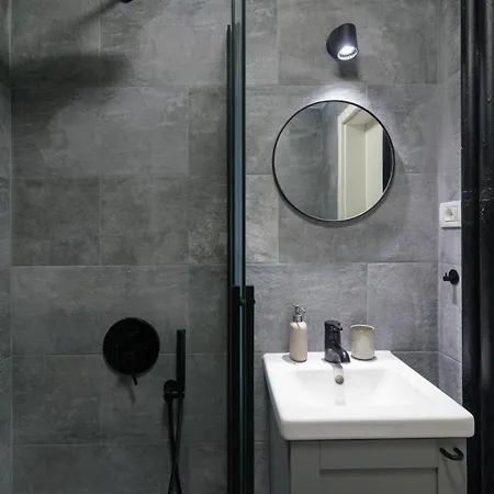 Apartment Charming & 1br Ap 2 Balconies -old Town *