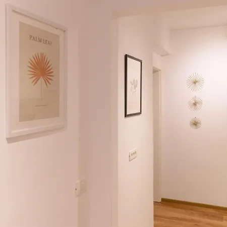 Charming & 1br Ap 2 Balconies -old Town 公寓 *
