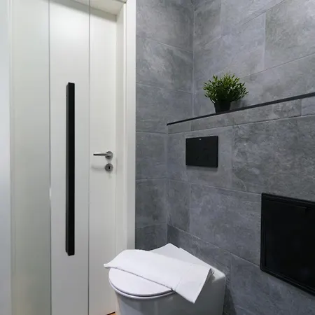 Charming & 1br Ap 2 Balconies -old Town *