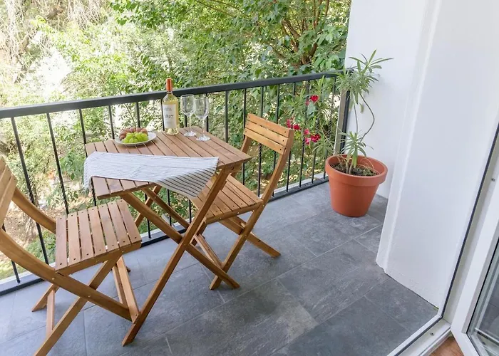 Charming & 1br Ap 2 Balconies -old Town 아파트 *