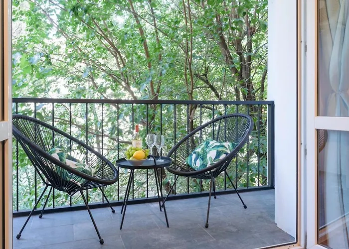 Charming & 1br Ap 2 Balconies -old Town *