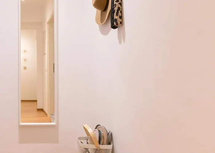 Charming & 1br Ap 2 Balconies -old Town 아파트 *