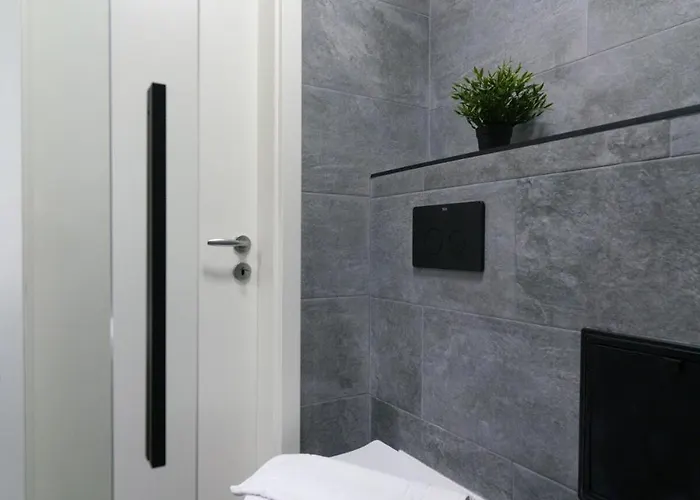 Charming & 1br Ap 2 Balconies -old Town *