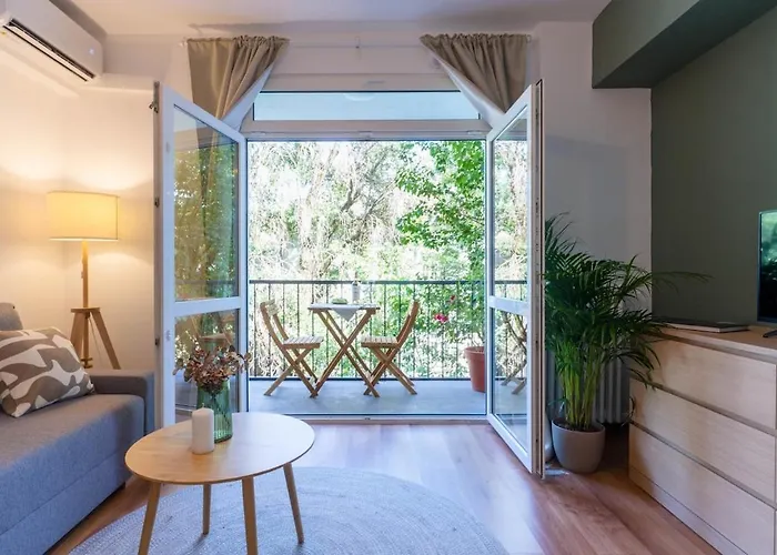 Charming & 1br Ap 2 Balconies -old Town Apartman Bukarest