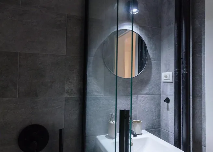 Charming & 1br Ap 2 Balconies -old Town *