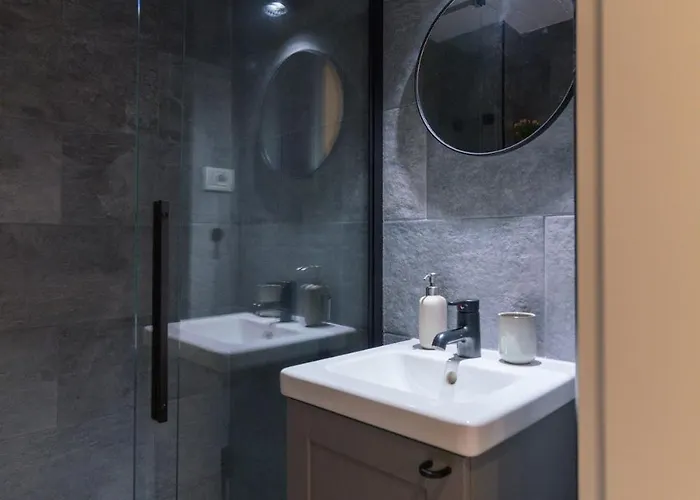 Charming & 1br Ap 2 Balconies -old Town * Bukarest