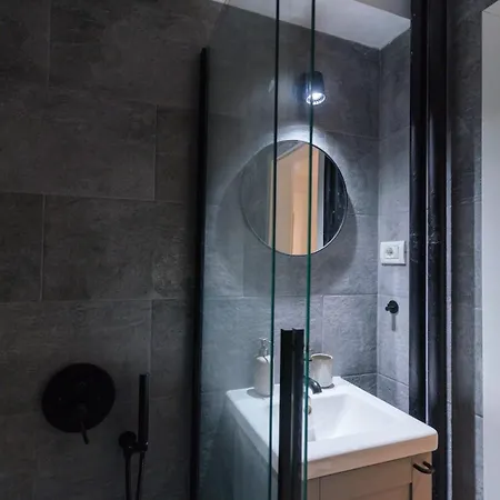 Charming & 1br Ap 2 Balconies -old Town *