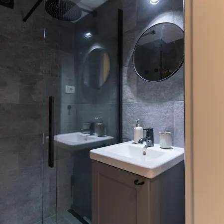 Charming & 1br Ap 2 Balconies -old Town * Bucarest